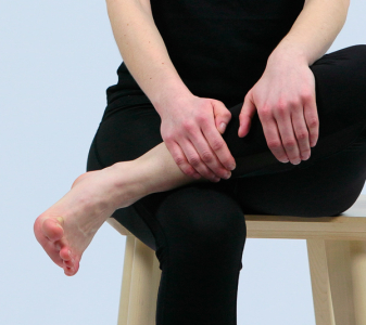 C1. Aktivní pohyb prstů nohy (ohnutí a natažení)