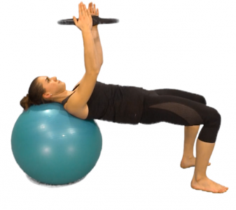 Leh s oporou zad o míč – posilování svalů pletence ramenního s Pilates kruhem 